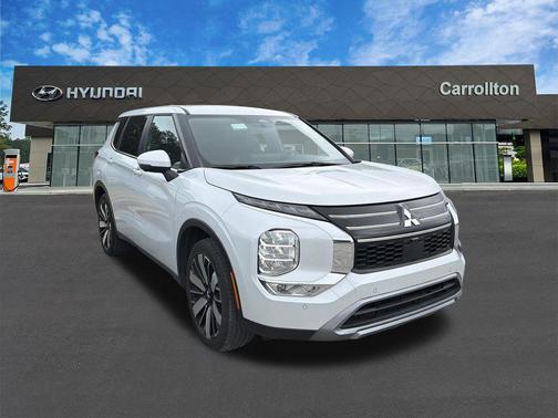 White 2025 Mitsubishi Outlander SE