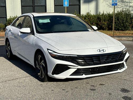 2025 Hyundai ELANTRA SEL