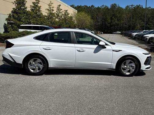 2025 Hyundai SONATA SE