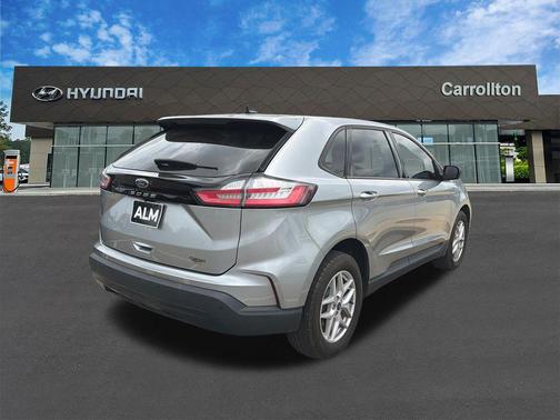 Silver Metallic 2021 Ford Edge SE