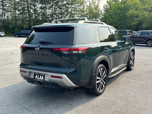 2024 Nissan Pathfinder Platinum 4WD