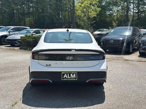 2025 Hyundai SONATA SE