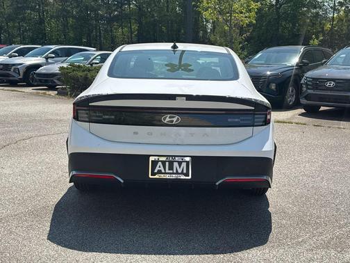 2025 Hyundai SONATA SE