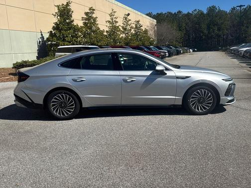 2025 Hyundai SONATA Hybrid Limited