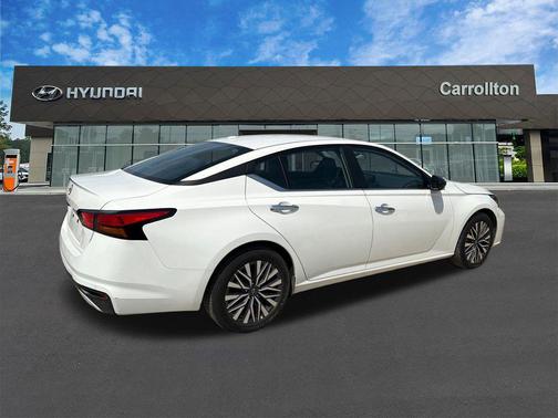 Glacier White 2025 Nissan Altima 2.5 SV