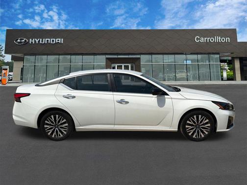 Glacier White 2025 Nissan Altima 2.5 SV