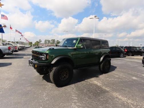 Eruption Green Metallic 2022 Ford Bronco Wildtrak