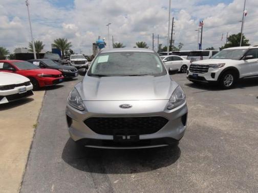 Iconic Silver Metallic 2022 Ford Escape SE
