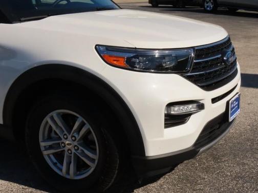 Star White 2023 Ford Explorer XLT