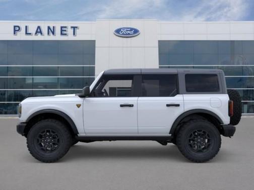 Oxford White 2026 Ford Bronco Badlands