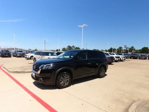 2024 Nissan Pathfinder S
