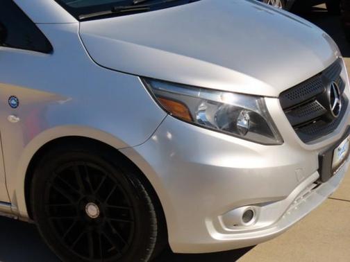 2016 Mercedes-Benz Metris Base
