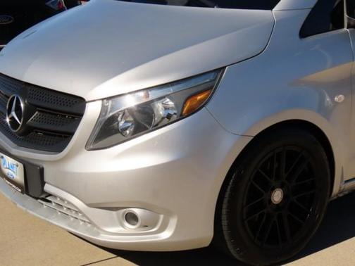 2016 Mercedes-Benz Metris Base