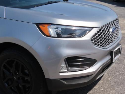 Iconic Silver Metallic 2024 Ford Edge SEL