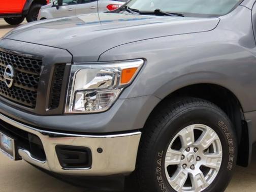 2019 Nissan Titan SV