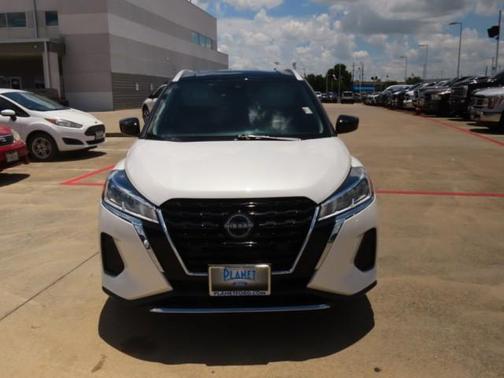 2022 Nissan Kicks SV