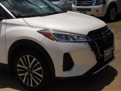 2022 Nissan Kicks SV