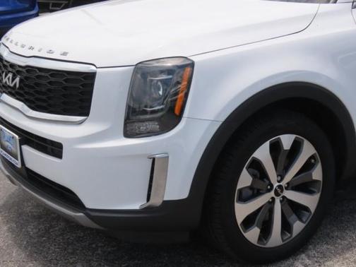 Glacial White Pearl 2022 Kia Telluride S