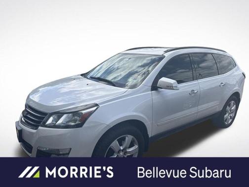 Iridescent Pearl Tricoat 2017 Chevrolet Traverse 1LT