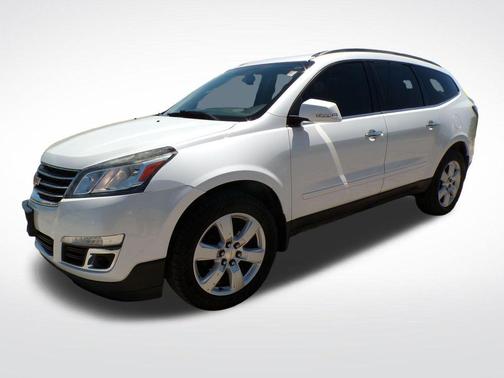 Iridescent Pearl Tricoat 2017 Chevrolet Traverse 1LT