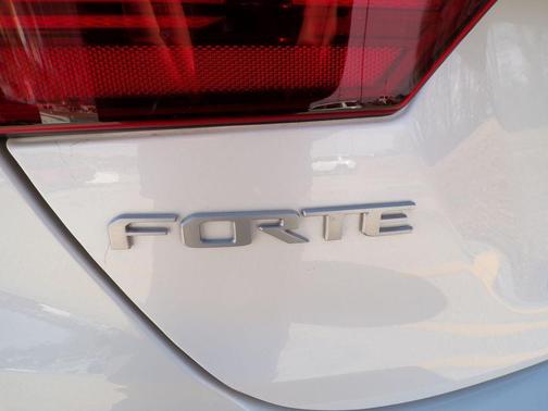 Snow White Pearl 2023 Kia Forte GT-Line