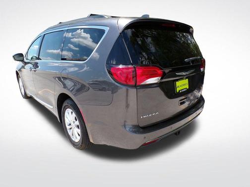 Granite Crystal Clearcoat Metallic 2017 Chrysler Pacifica Touring-L