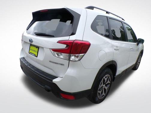 Crystal White Pearl 2020 Subaru Forester Premium
