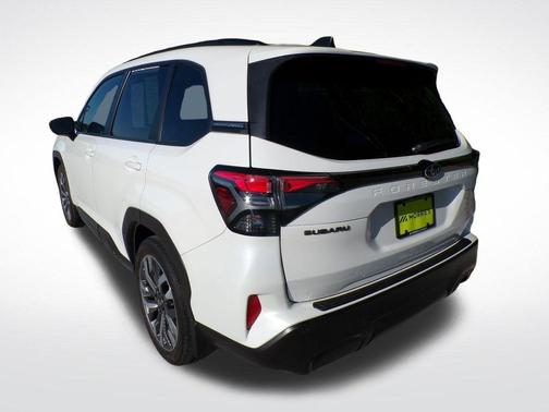 Crystal White Pearl 2025 Subaru Forester Touring