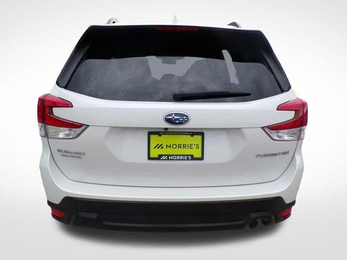 Crystal White Pearl 2022 Subaru Forester Limited