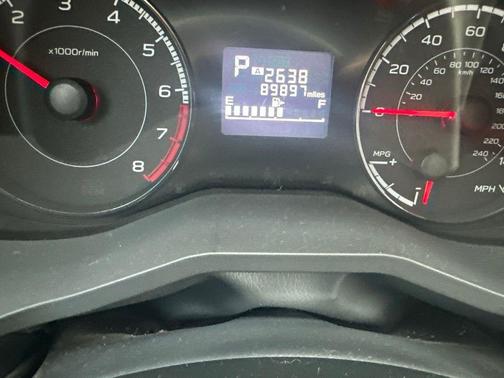 Crystal White Pearl 2017 Subaru Impreza 2.0i