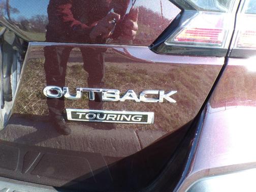 Crystal White Pearl 2024 Subaru Outback Touring