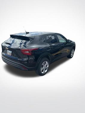 Mosaic Black Metallic 2024 Chevrolet Trax LS