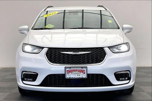 Bright White Clearcoat 2022 Chrysler Pacifica Touring L