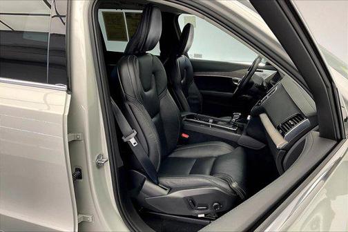 2022 Volvo XC90 T6 Inscription
