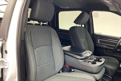 Bright White Clearcoat 2025 RAM 2500 Big Horn Crew Cab 4x4 6'4' Box