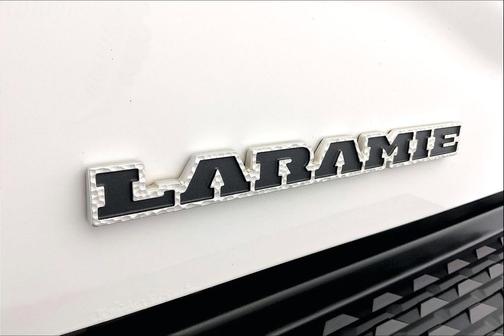 Bright White Clearcoat 2020 RAM 2500 Laramie Crew Cab 4x4 6'4' Box