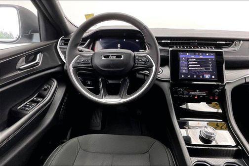 Bright White Clearcoat 2025 Jeep Grand Cherokee Laredo