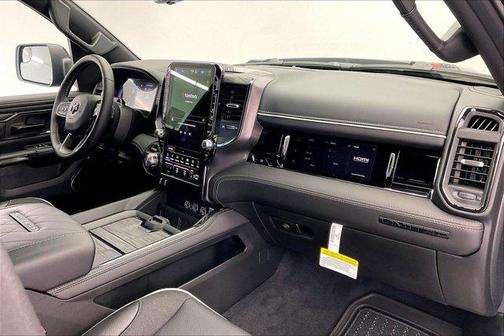 PXJ Diamond Black Crystal P/C 2026 RAM 1500 Limited