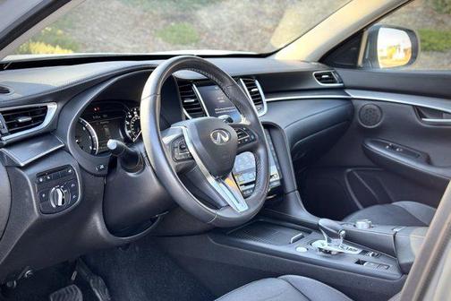 2022 INFINITI QX50 LUXE AWD