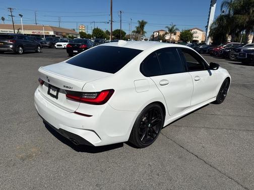 2022 BMW 330 i
