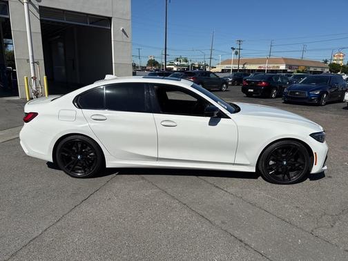 2022 BMW 330 i