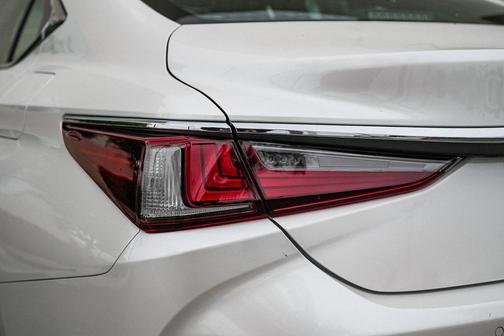 2022 Lexus ES 350 Base