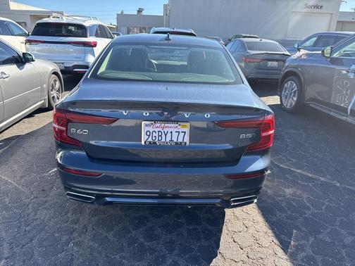 2022 Volvo S60 B5 Momentum