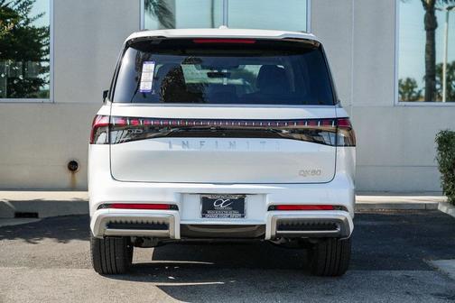 2025 INFINITI QX80 Luxe