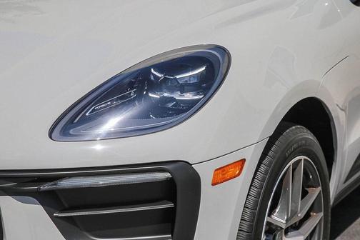 2022 Porsche Macan Base