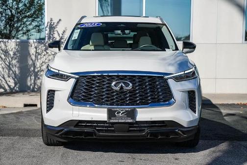 2025 INFINITI QX60 LUXE