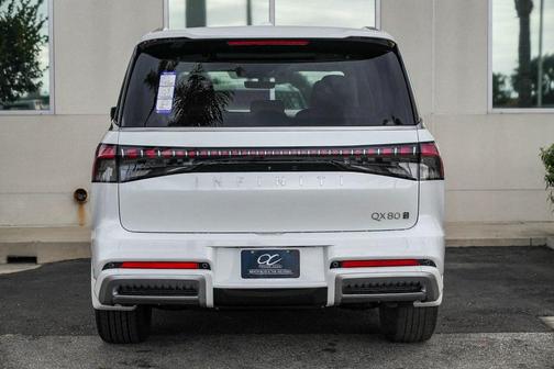 2026 INFINITI QX80 Luxe