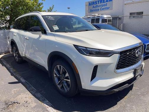 Majestic White 2023 INFINITI QX60 LUXE
