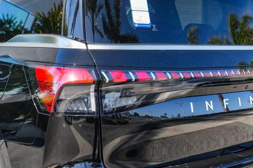 2025 INFINITI QX80 Luxe