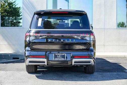 2025 INFINITI QX80 Luxe
